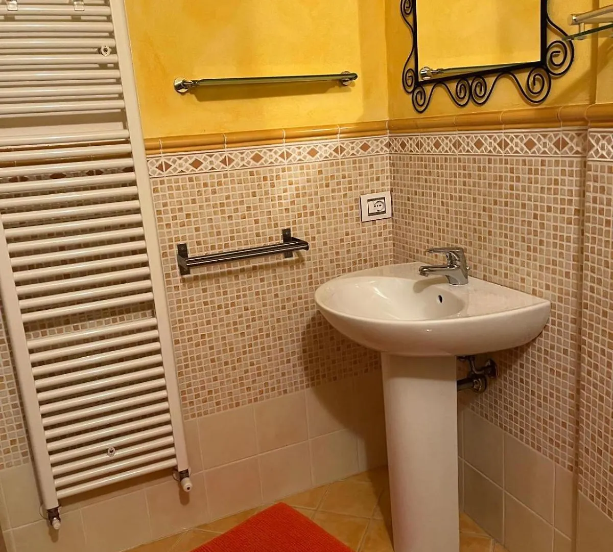 شقة Appartamento Rustico Vista Lago - Panorama Rustico تينيالي إيطاليا